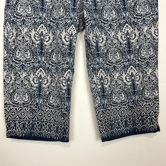 Lauren Ralph Lauren Blue and White Floral/Paisley Capri Pants. Plus Size 18 - Picture 4 of 11